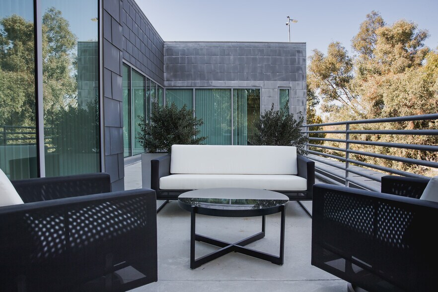 More Photos Of 27200 Tourney Rd, Valencia Office For Lease