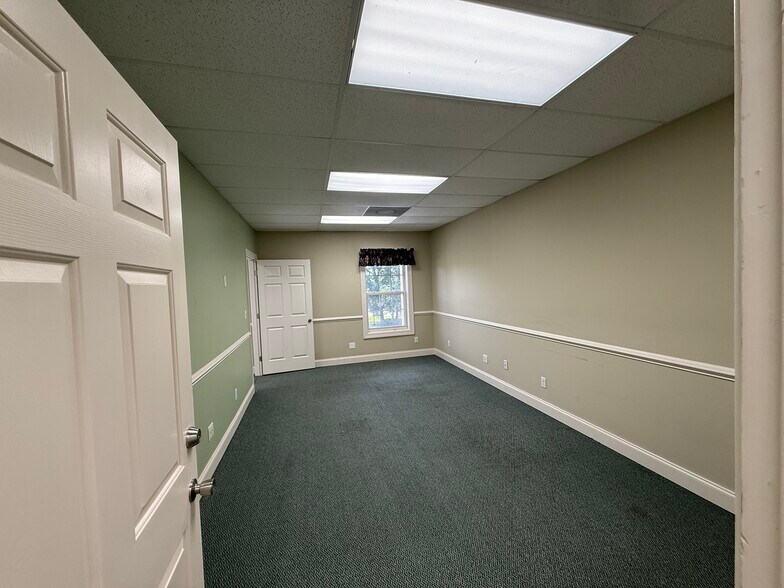 More Photos Of 7436 Forest Ct, Irmo Office For Lease