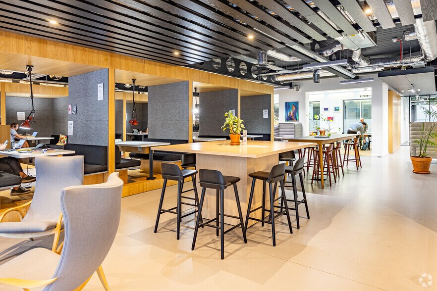 More Photos Of 92-98 Fountainbridge, Edinburgh Coworking Space