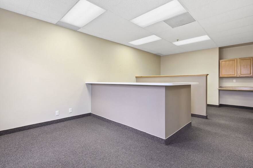 More Photos Of 110-114 S Rum River Dr, Princeton General Retail For Lease