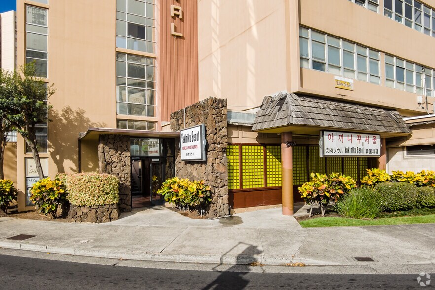 More Photos Of 1521 S King St, Honolulu Office For Lease