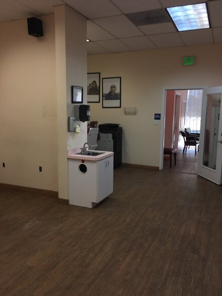 More Photos Of 12101 Saticoy St, North Hollywood Unknown For Lease