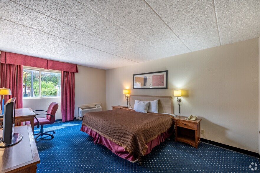 More Photos Of 101 Sky Harbour Dr, La Crosse Hotel For Sale