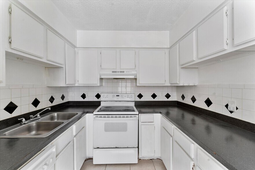 More Photos Of 1100 SW 4th Ave, Delray Beach Apartments For Sale