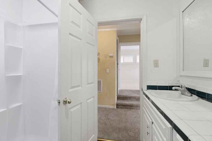 More Photos Of 2809-2815 Macdonald Ave, Richmond Office For Sale