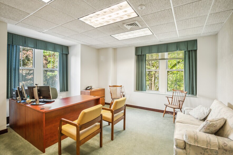 More Photos Of 111 Simsbury Rd, Avon Medical For Lease