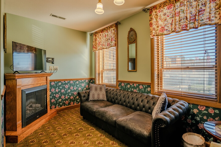 More Photos Of 35 W Jackson St, Millersburg Hotel For Sale