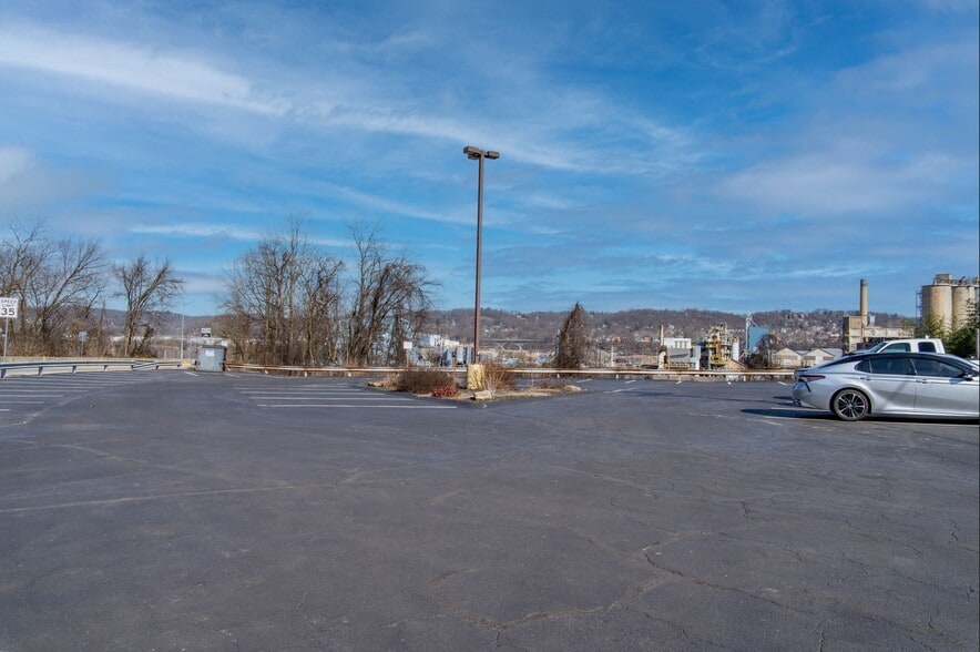 More Photos Of 1562 Island Ave, McKees Rocks Restaurant For Sale