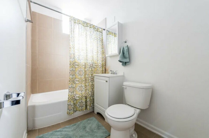 More Photos Of 5501 W Washington Blvd, Chicago Apartments For Sale