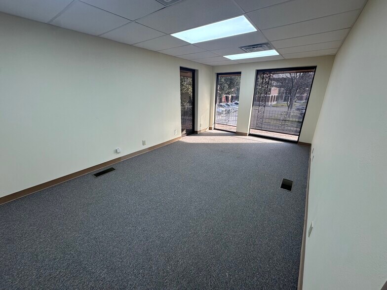 More Photos Of 12803 Demetra Dr, Farmers Branch Office Residential For Lease