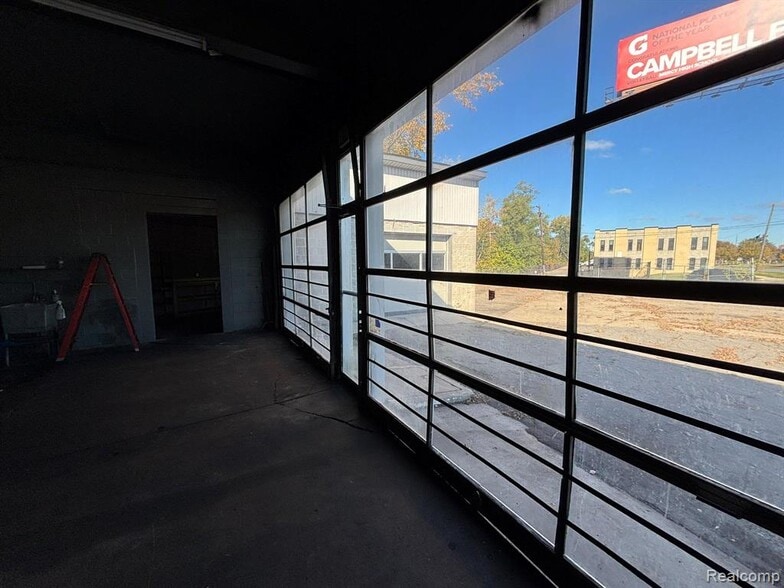 More Photos Of 17245 Telegraph Rd, Detroit Auto Repair For Lease