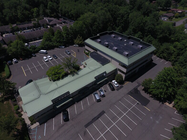 More Photos Of 345 N Main St, New City Office For Sale