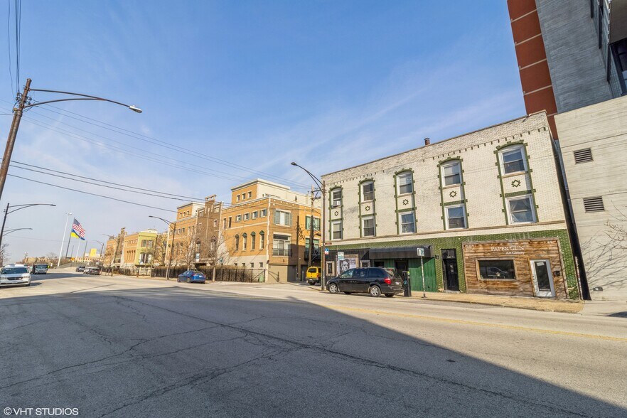 More Photos Of 838-840 W Grand Ave, Chicago Storefront Retail Residential For Lease