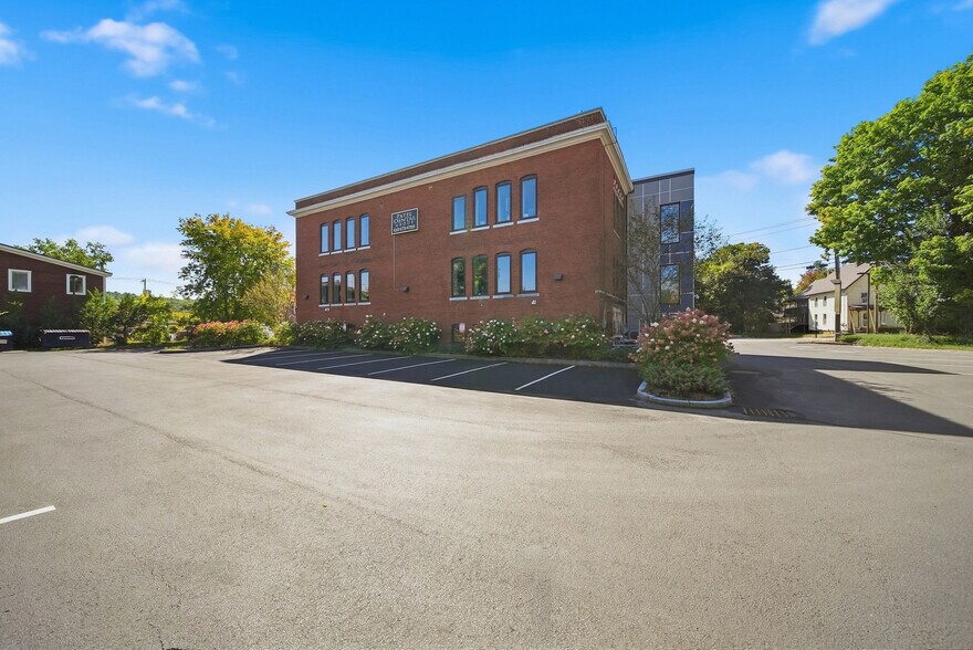 More Photos Of 11 Eldridge St, Lebanon Office For Lease