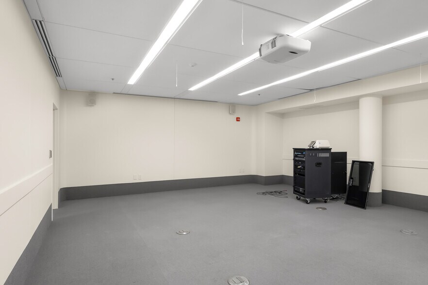 More Photos Of 301 Washington St, Columbus Office For Lease