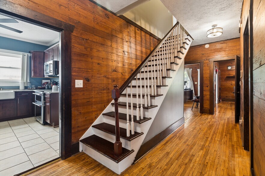 More Photos Of 207 University Ave, Lebanon Office For Sale