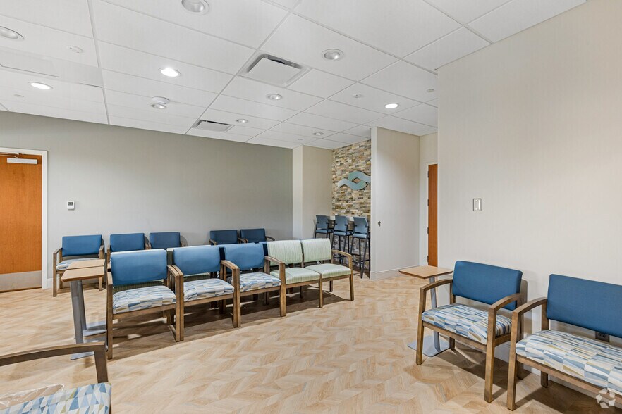 More Photos Of 8425 Wann Dr NW, Madison Medical For Lease