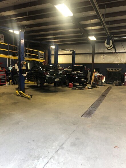 More Photos Of 1286 Huff Creek Hwy, Mallory Auto Repair For Sale