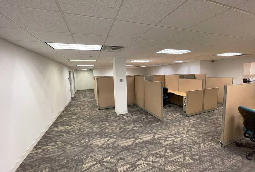 More Photos Of 7900 Tanners Gate Ln, Florence Office For Lease