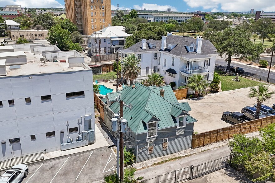 More Photos Of 421 Howard St, San Antonio Hospitality For Sale