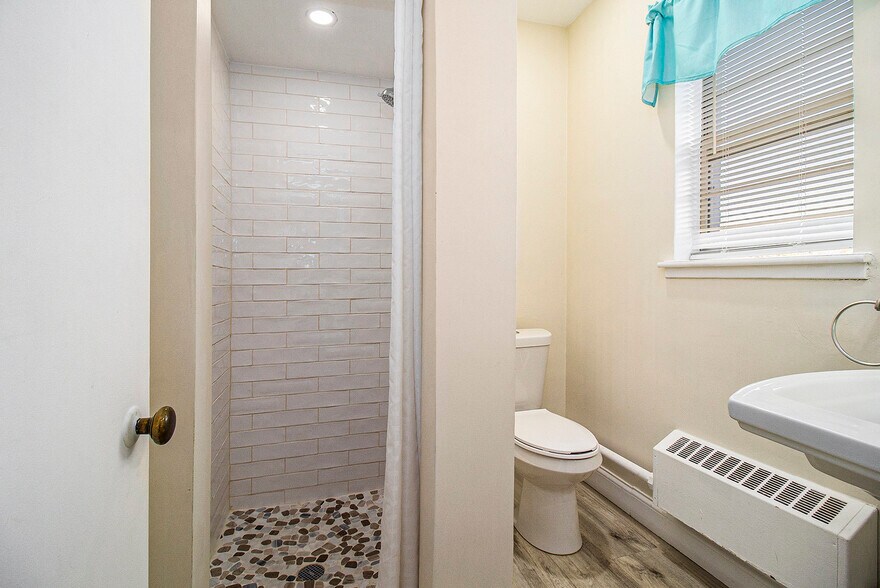 More Photos Of 520 Water St, Manistee Hotel For Sale