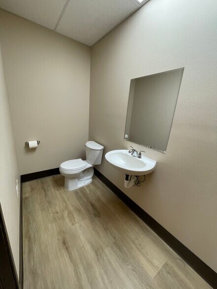 More Photos Of 7535 W Kennewick Ave, Kennewick Office For Lease