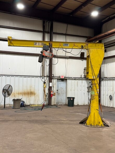 More Photos Of 195 Wendt Dr, Waupaca Warehouse For Lease