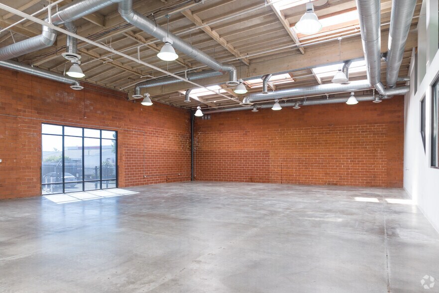 More Photos Of 151-153 W Rosecrans Ave, Gardena Warehouse For Lease
