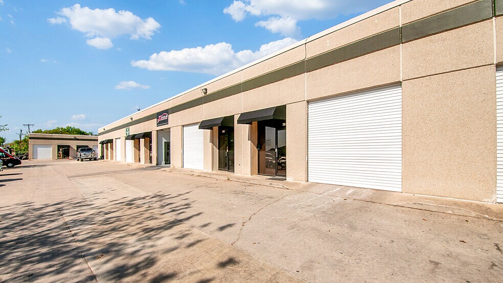 More Photos Of 14309 Toepperwein Rd, San Antonio Warehouse For Lease
