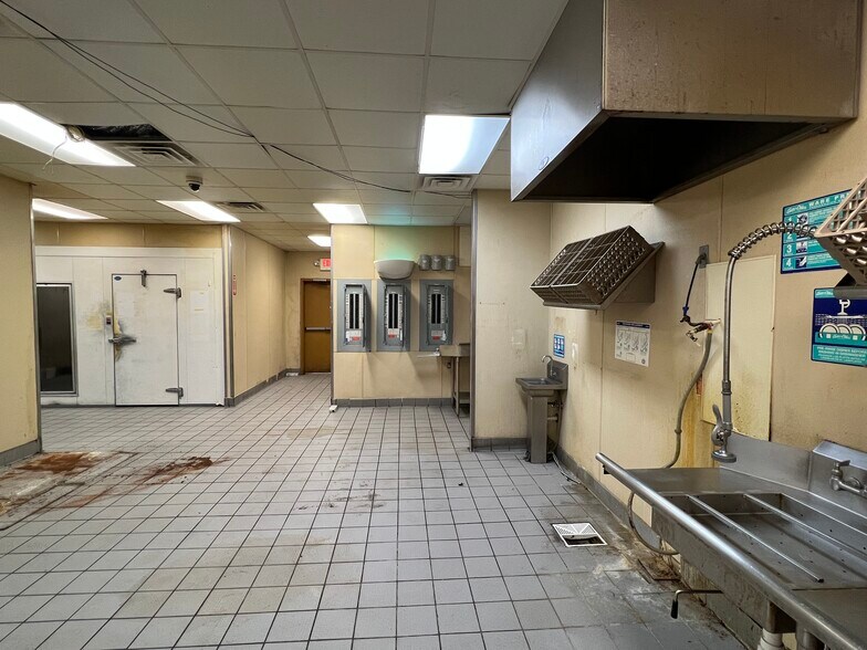 More Photos Of 798 W Us Highway 60, Monett Storefront For Sale