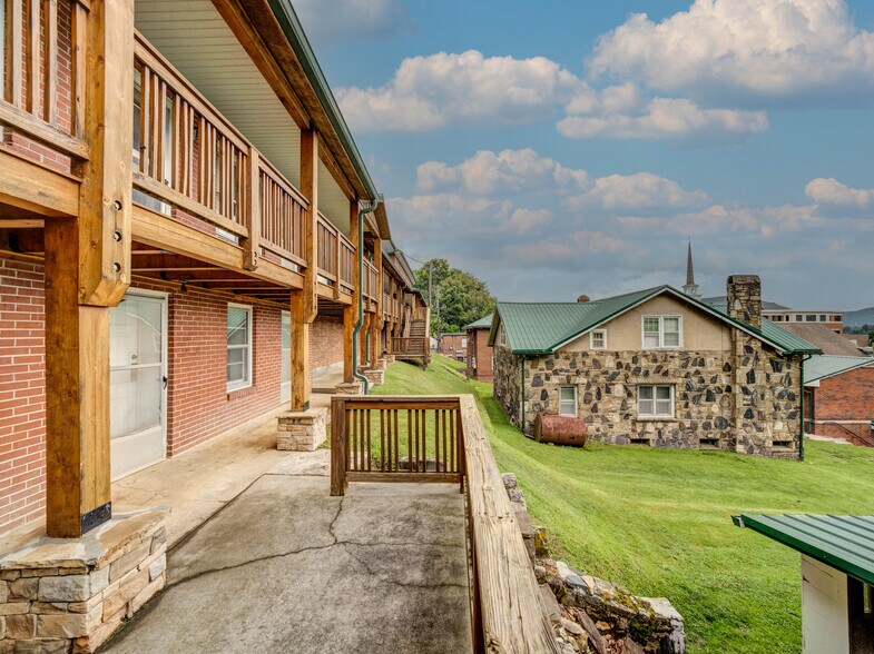 More Photos Of 271 Wallace Cir, Boone Apartments For Sale