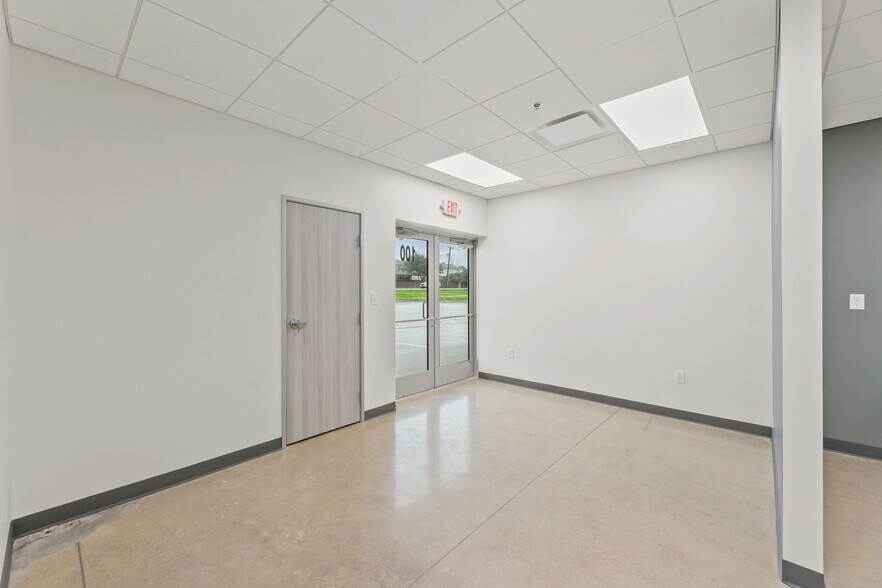 More Photos Of 10042 FM 1976, Universal City Unknown For Lease