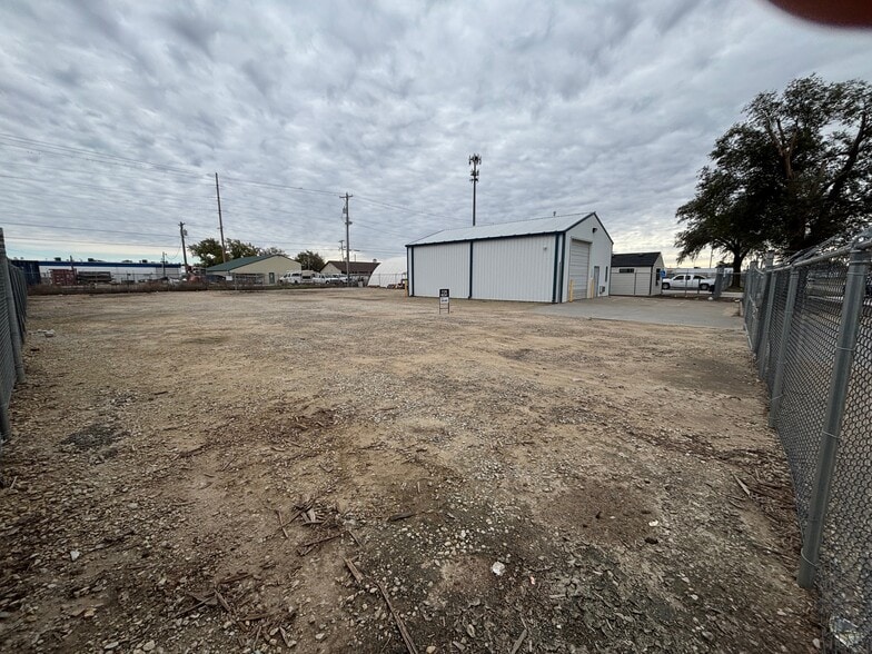 More Photos Of 1438 S Handley St, Wichita Flex For Lease