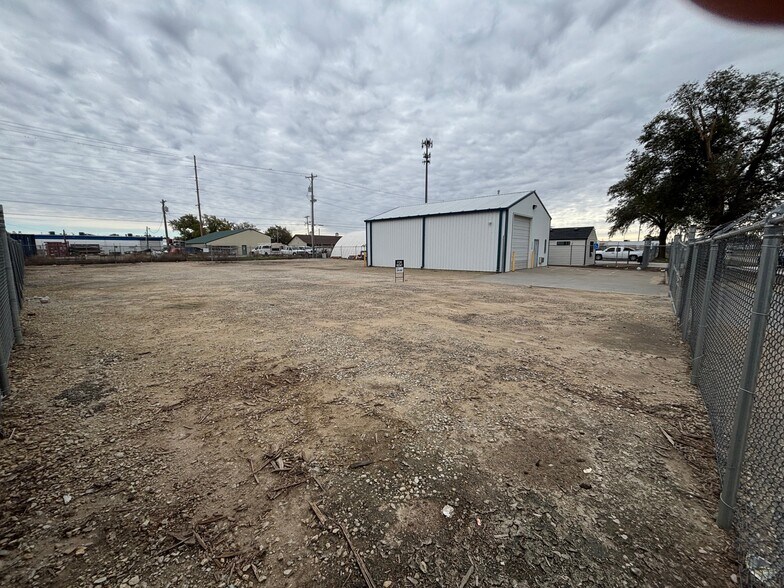 More Photos Of 1438 S Handley St, Wichita Flex For Lease