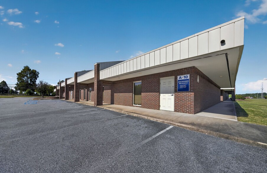 More Photos Of 500 18th St, Columbus Medical For Lease