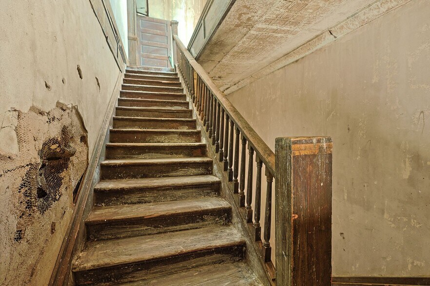 More Photos Of 125 S Waco St, Hillsboro Office For Sale