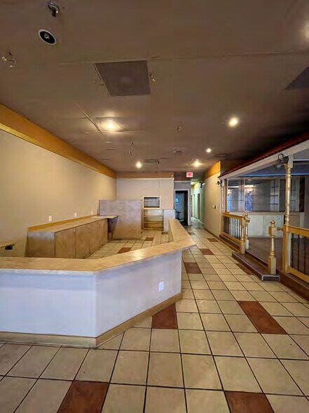More Photos Of 9000-9078 Metcalf Ave, Overland Park Unknown For Lease