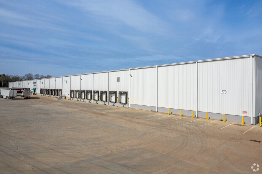 More Photos Of 279-281 Old Murdock Rd, Troutman Distribution For Lease