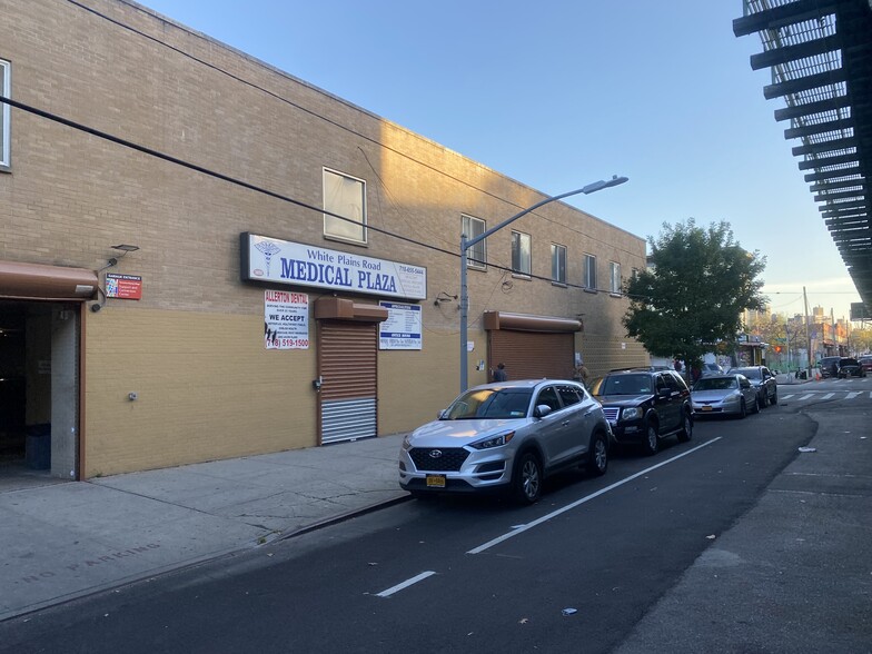 Primary Photo Of 3050 White Plains Rd, Bronx Office For Lease