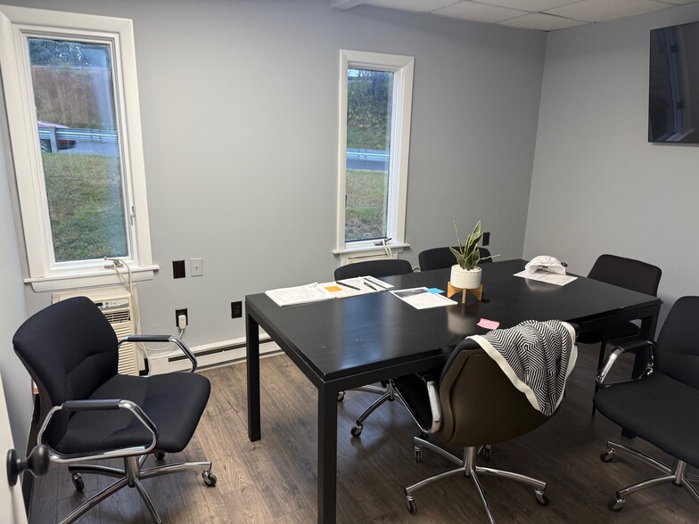 More Photos Of 584 Meadow St, Agawam Medical For Lease