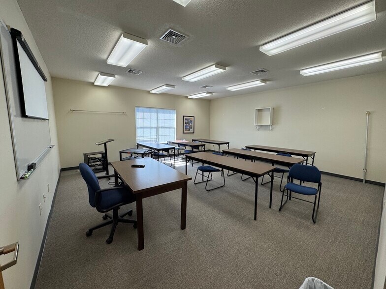 More Photos Of 4589 Oleander Dr, Myrtle Beach Office For Sale