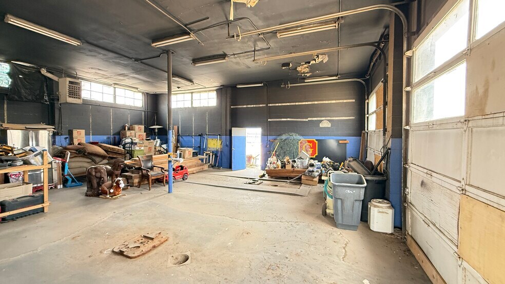 More Photos Of 1302 E 2nd St, Odessa Service For Sale