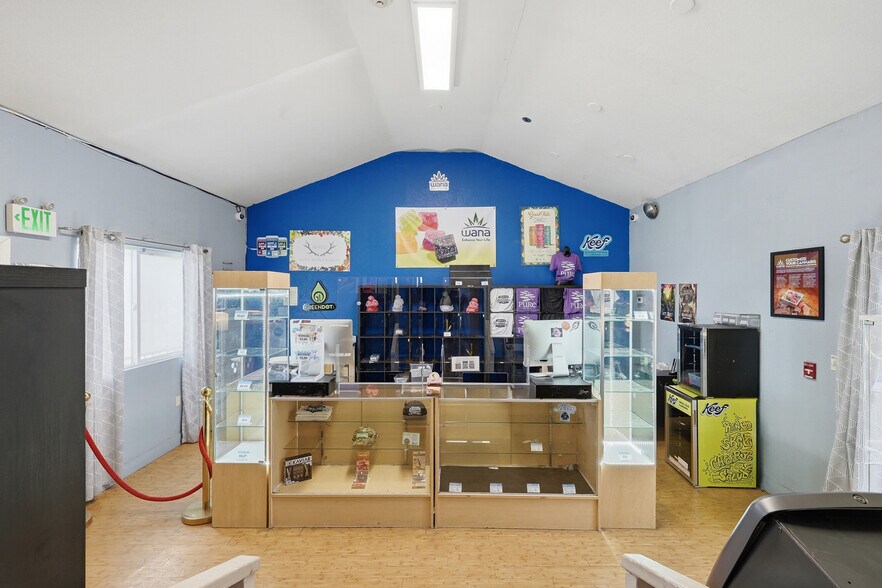 More Photos Of 2553 Sheridan Blvd, Edgewater Storefront Retail Office For Sale