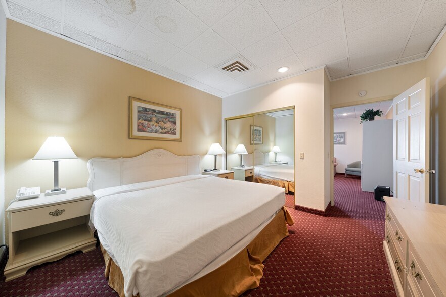 More Photos Of 1530 Cleveland Rd, Sandusky Hotel For Sale