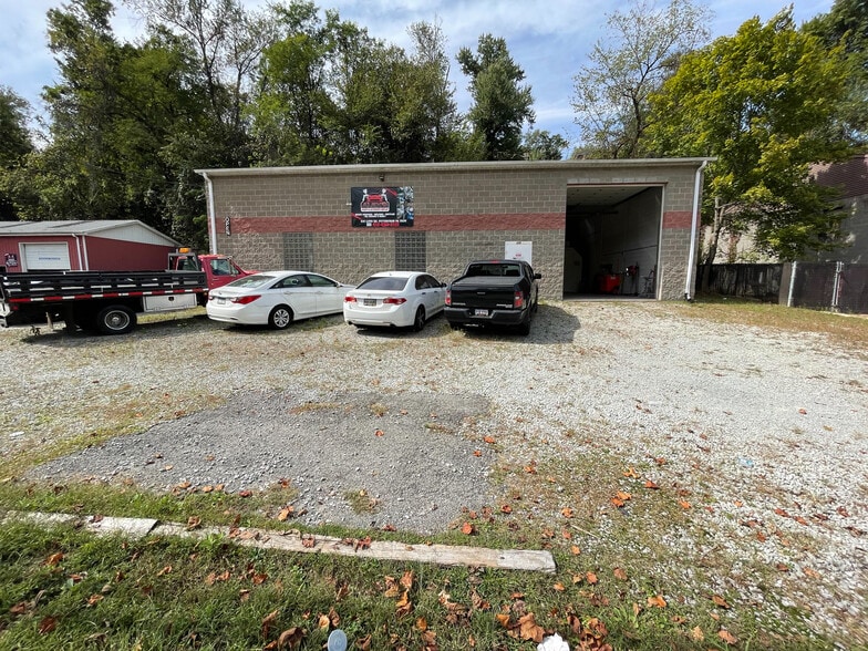 Primary Photo Of 630 Long Rd, Pittsburgh Showroom For Sale