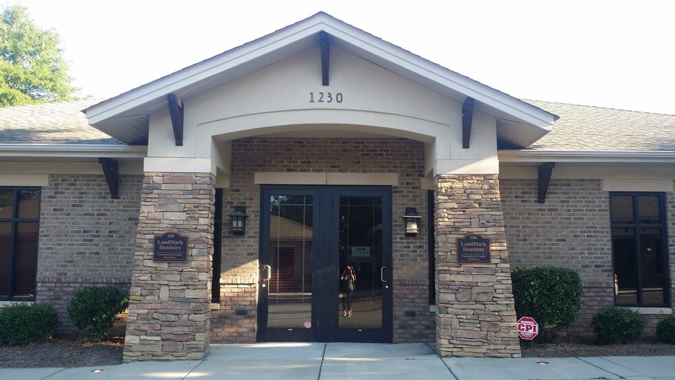 More Photos Of 1230 Mann Dr, Matthews Medical For Sale