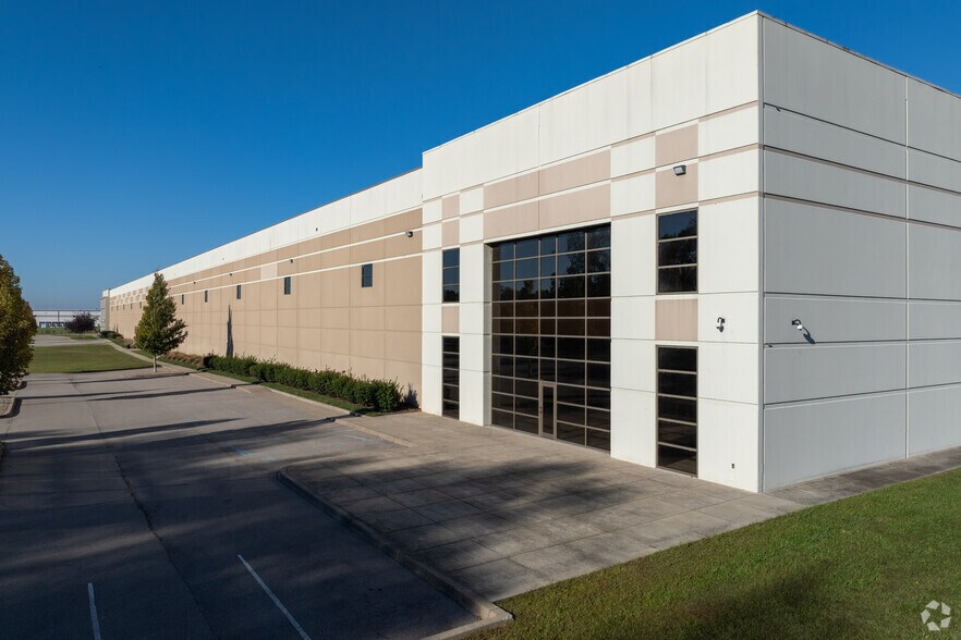 More Photos Of 350 Salem Rd, Jeffersonville Warehouse For Lease