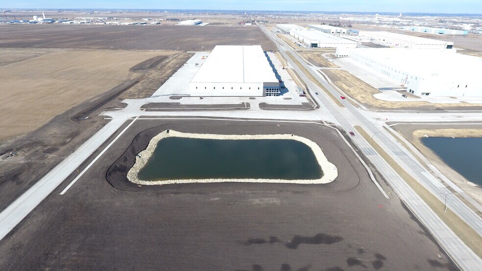 More Photos Of 128th St And Meredith Dr, Urbandale Warehouse For Lease