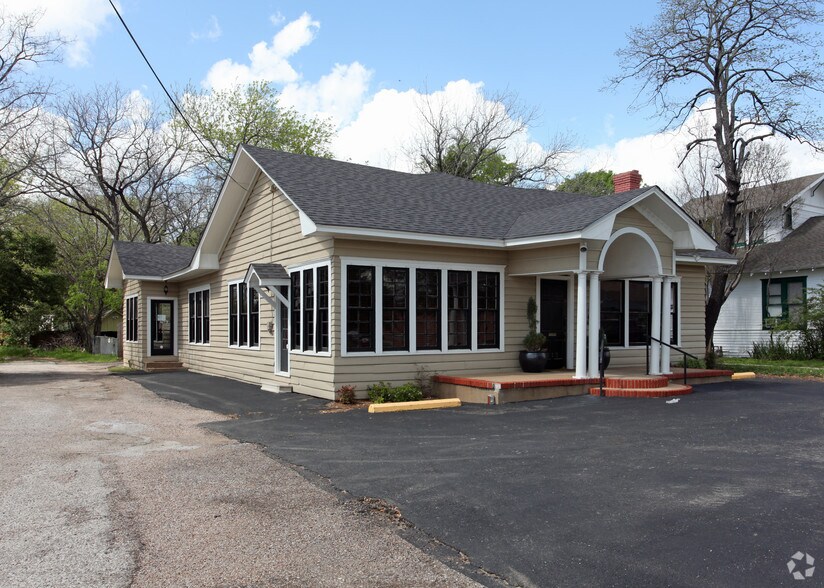 More Photos Of 517 Ferris Ave, Waxahachie Office For Lease