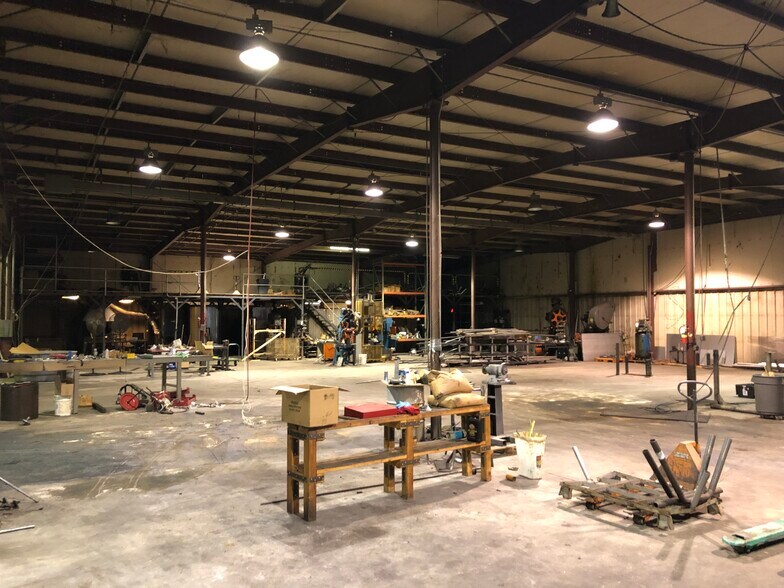 More Photos Of 6124 Potters, Plumsteadville Manufacturing For Sale